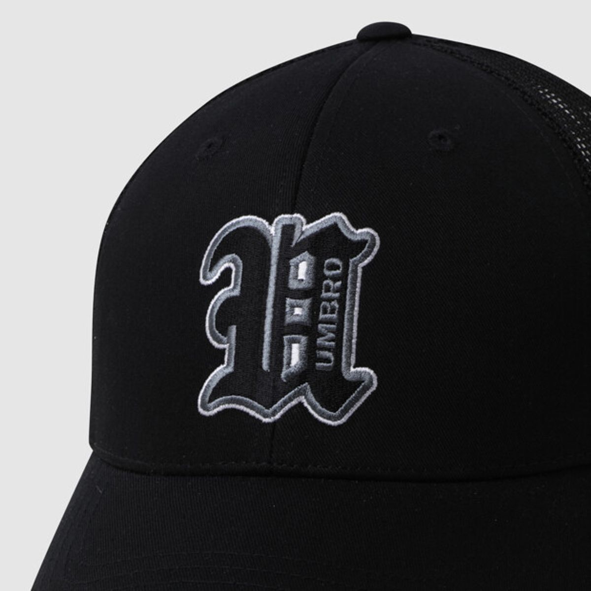 엄브로(UMBRO) 챈트 트랙 트러커캡 블랙 UR323CCP71
