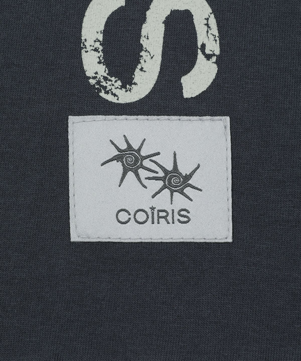 코이리스(COIRIS) 코이로 사이드 크랙 레터링 반팔 티