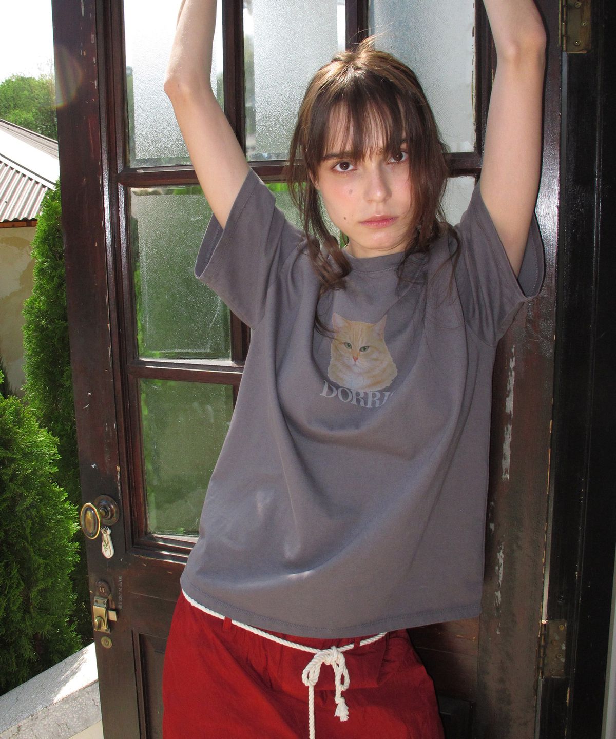 센토르(CENTAUR.KR) DORRIS CAT WASHED T-SHIRT_CHARCOAL