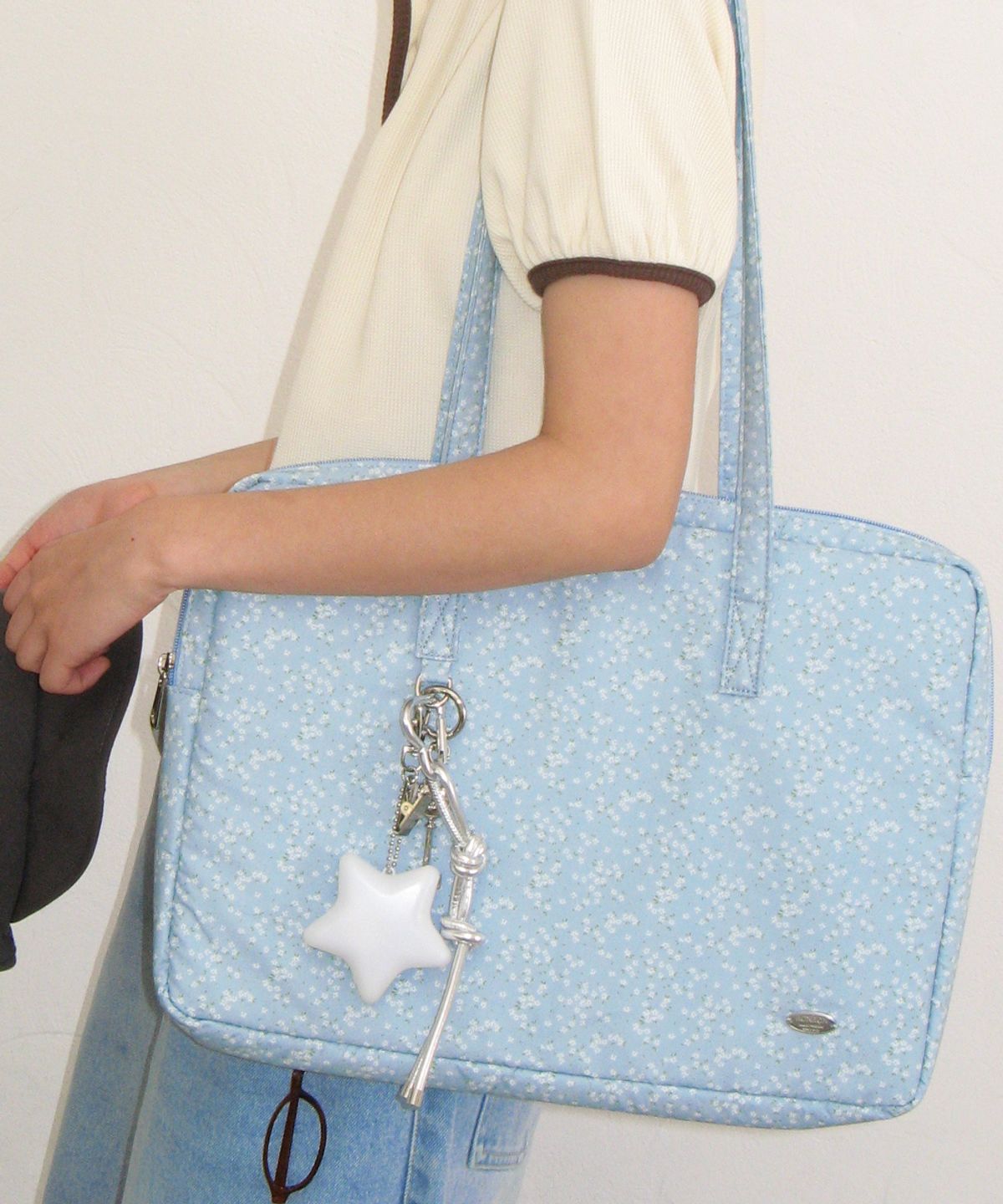 론론(RONRON) PATTERN LAPTOP BAG FLORAL SOFT BLUE