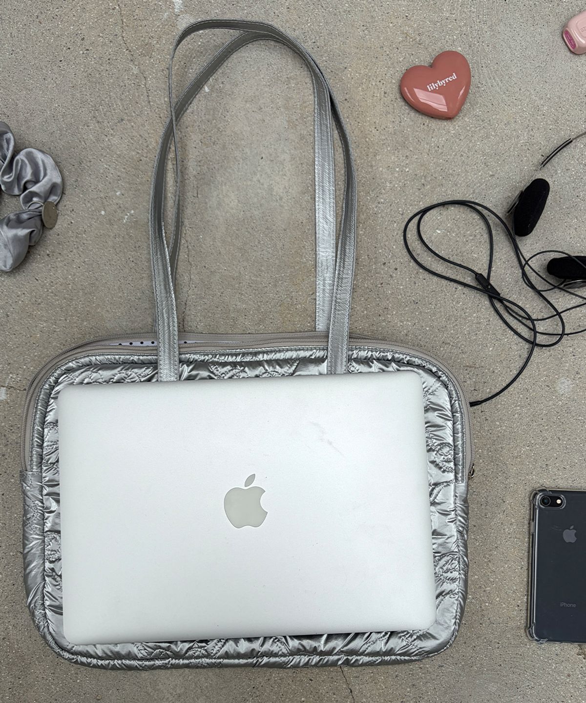 론론(RONRON) RIBBON QUILTING LAPTOP BAG SILVER