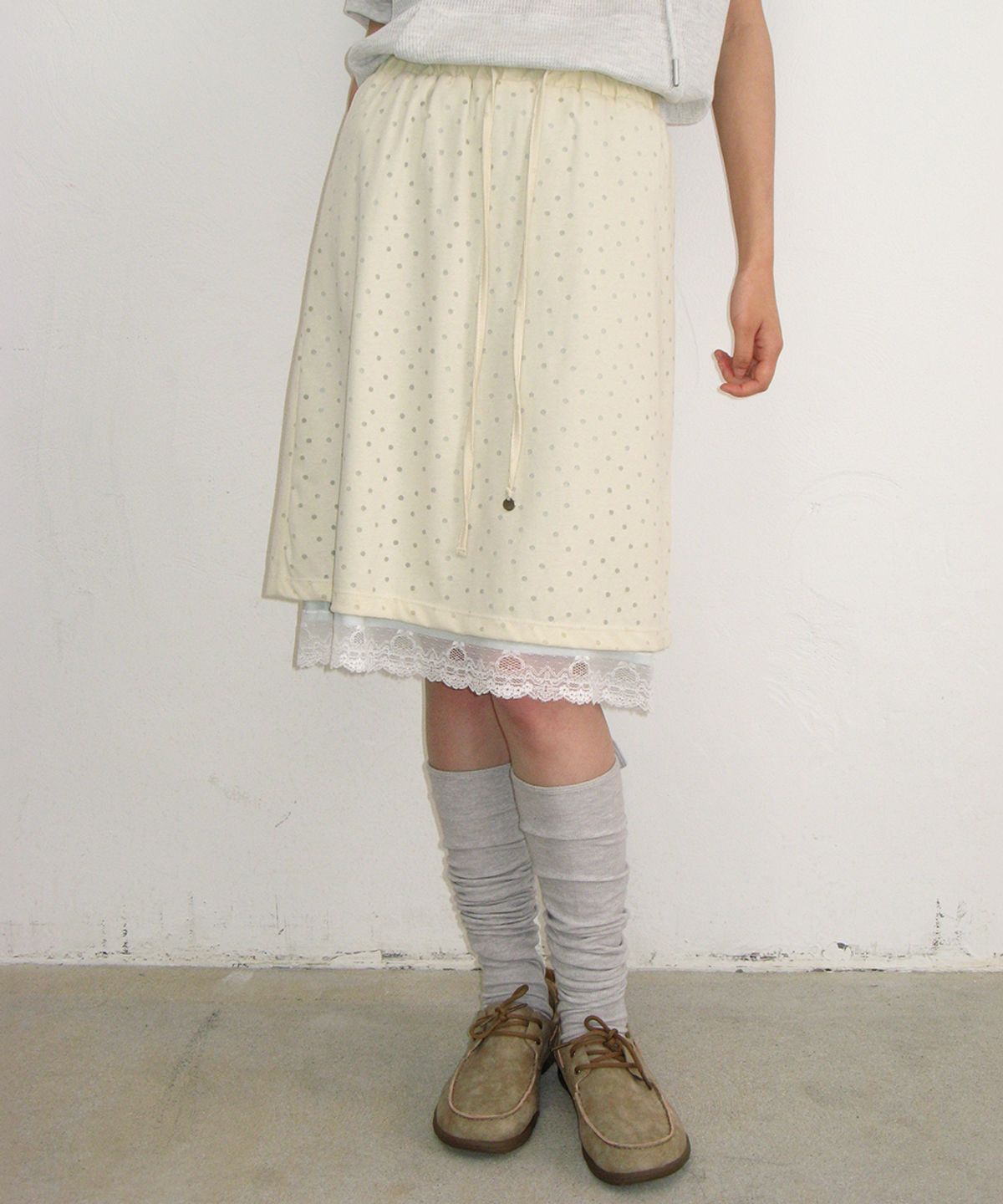 론론(RONRON) DOT LAYERED LACE HEM SKIRT CREAM
