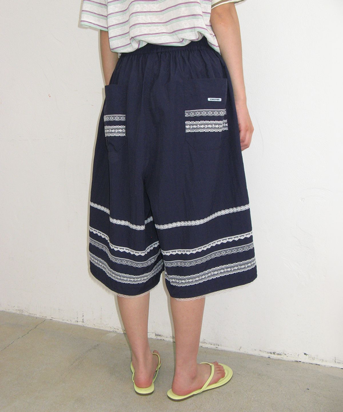 론론(RONRON) LACE TRIM NYLON BERMUDA PANTS NAVY