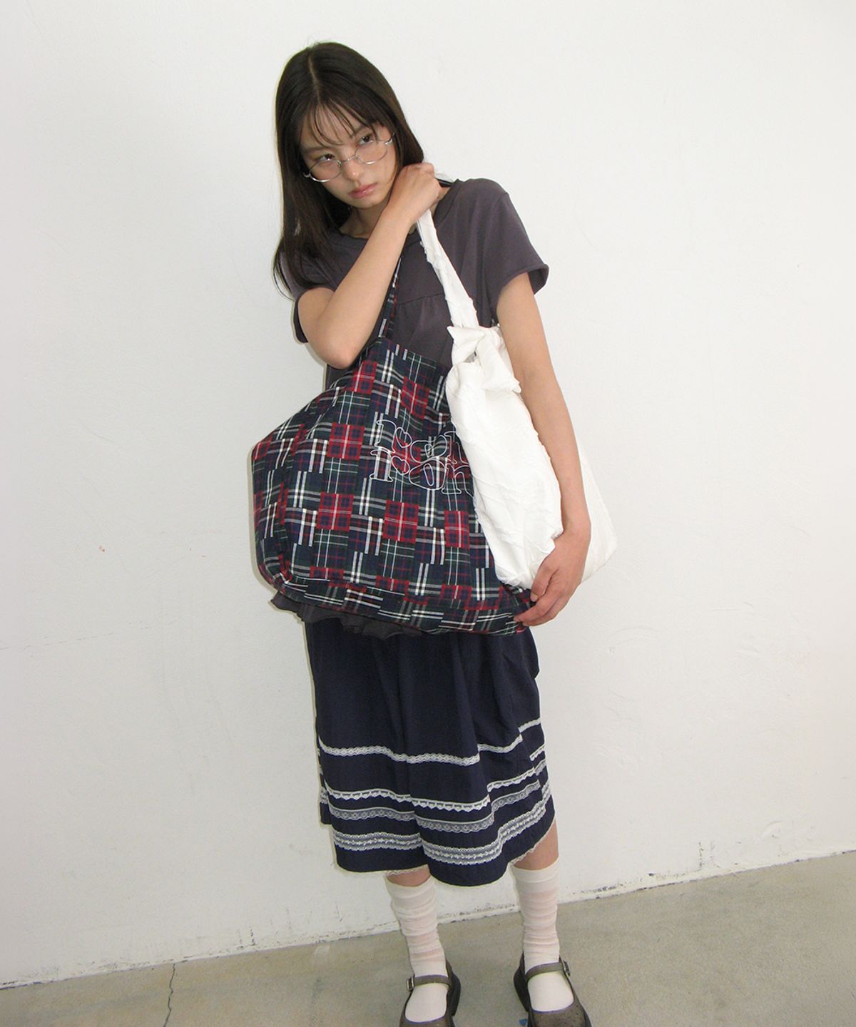 론론(RONRON) LACE TRIM NYLON BERMUDA PANTS NAVY