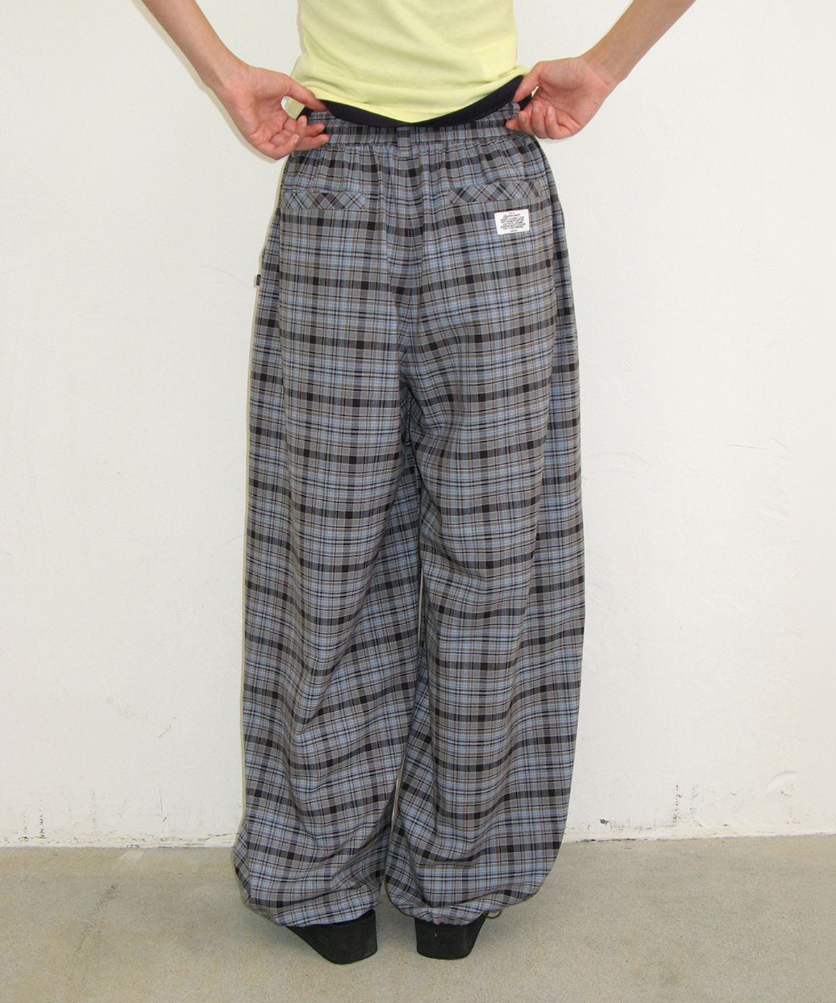 론론(RONRON) HEART KEYRING CHECK JOGGER PANTS NAVY