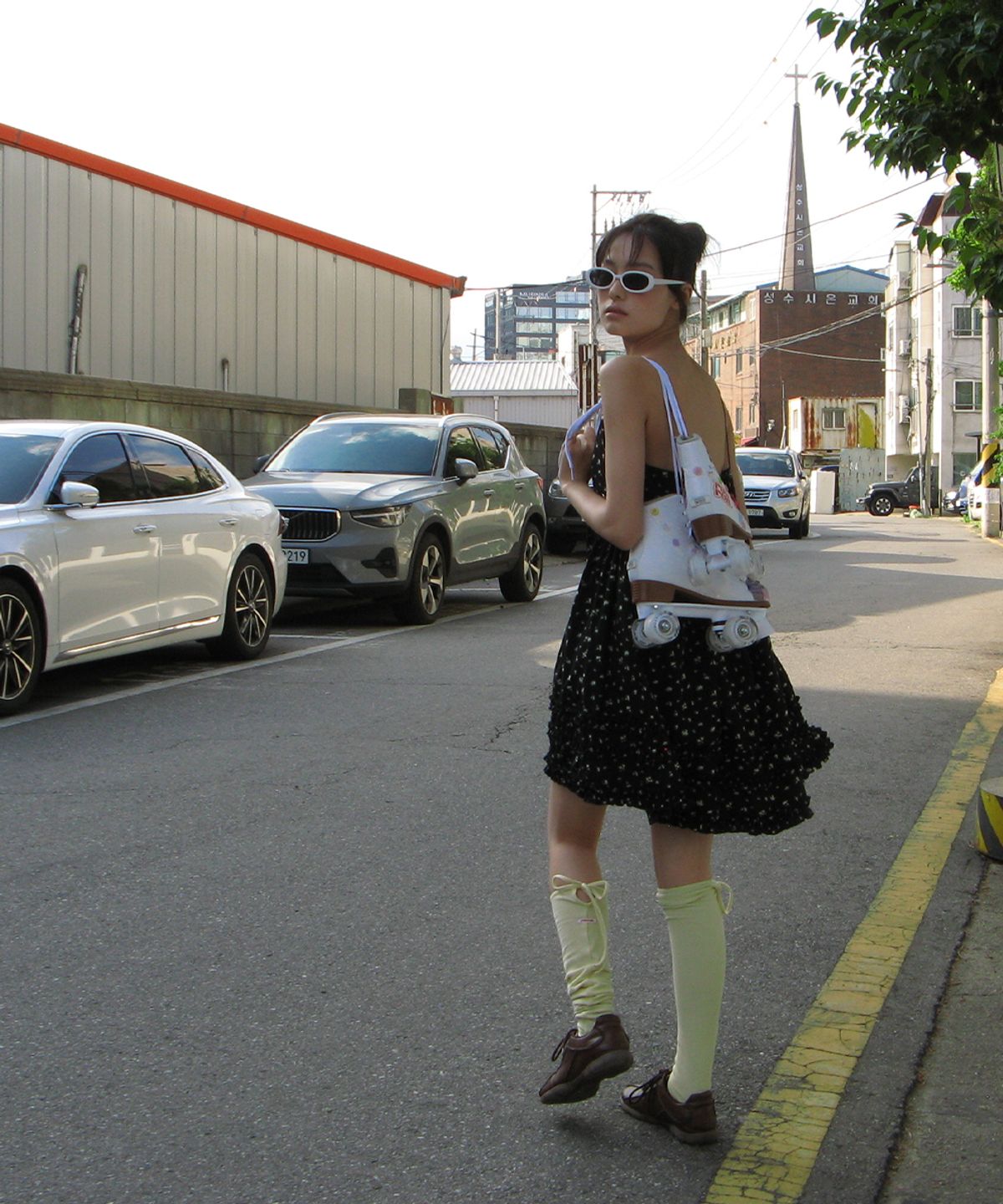 론론(RONRON) FLORAL FRILL A LINE SLEEVELESS DRESS BLACK