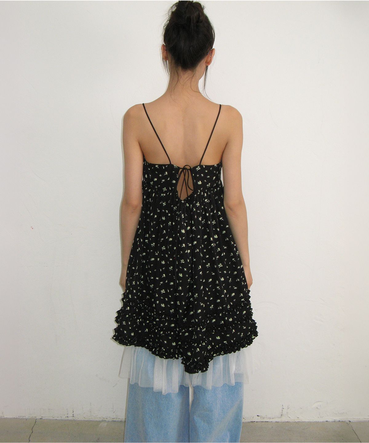 론론(RONRON) FLORAL FRILL A LINE SLEEVELESS DRESS BLACK