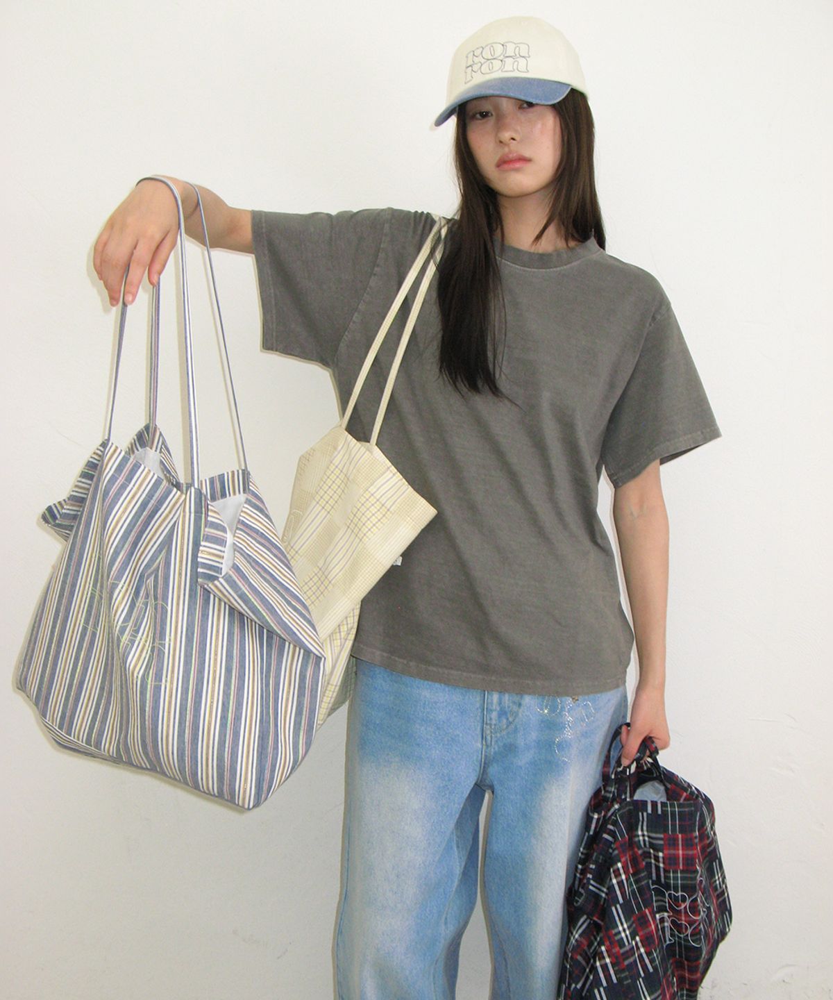 론론(RONRON) PIGMENT MINI LABEL BASIC FIT T SHIRT GREY