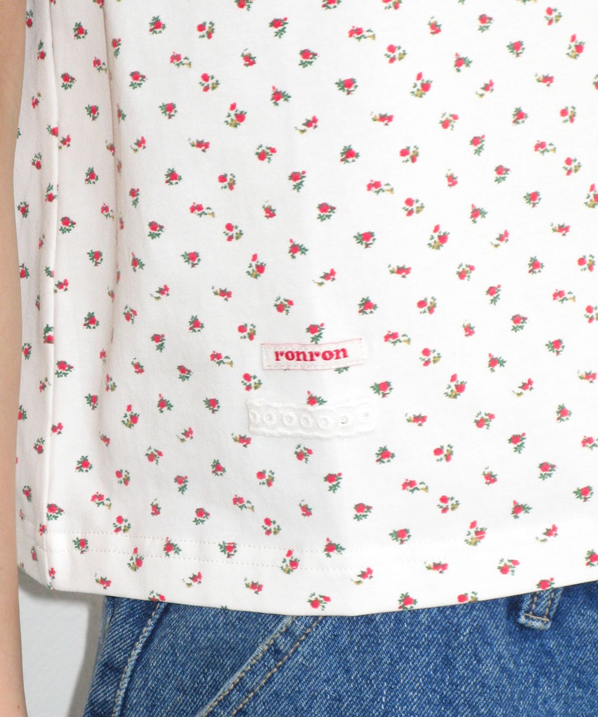론론(RONRON) FLORAL MINI LABEL CROP SHORT SLEEVE WHITE