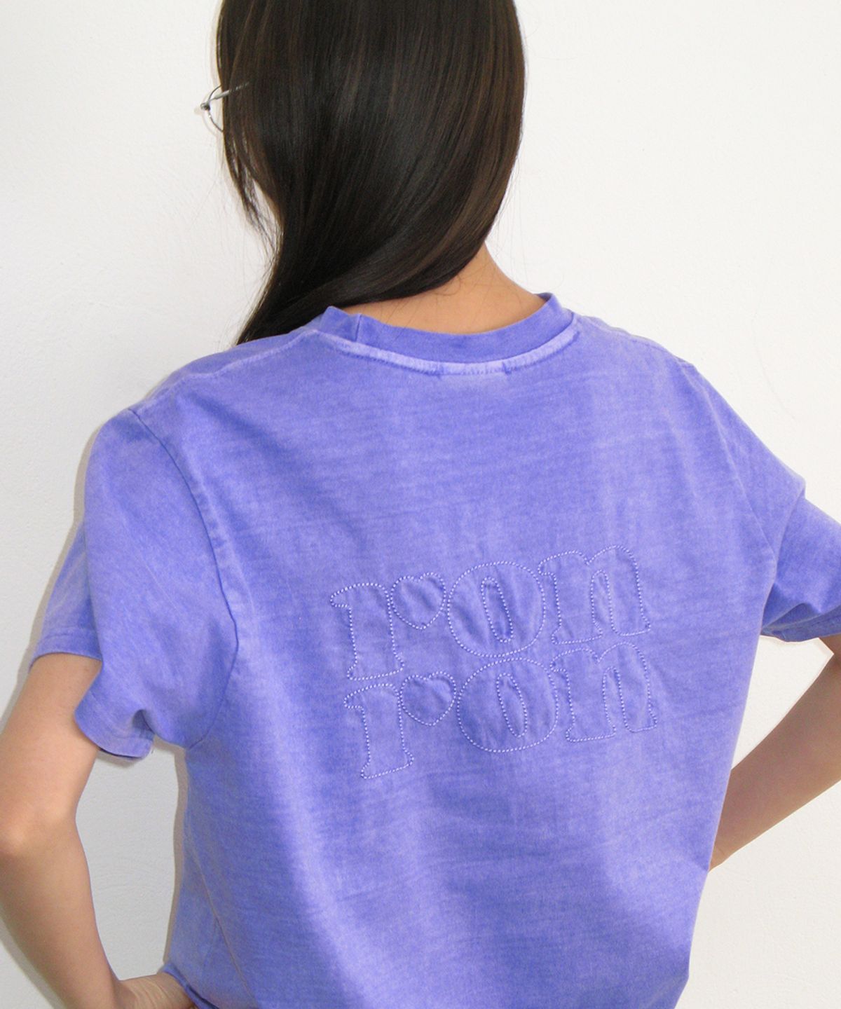 론론(RONRON) PIGMENT MINI LABEL BASIC FIT T SHIRT PURPLE