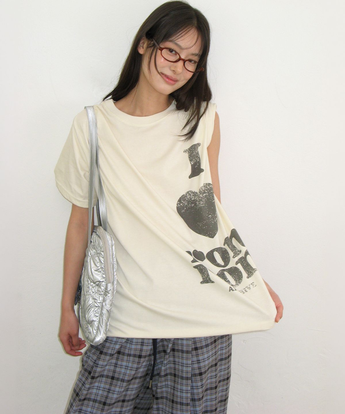 론론(RONRON) PIGMENT I LUV RON OVER FIT T SHIRT CREAM