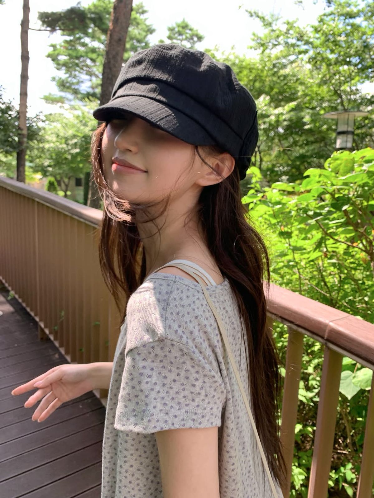 론론(RONRON) FLORAL BUTTON PINTUCK RUFFLE T SHIRT GREY