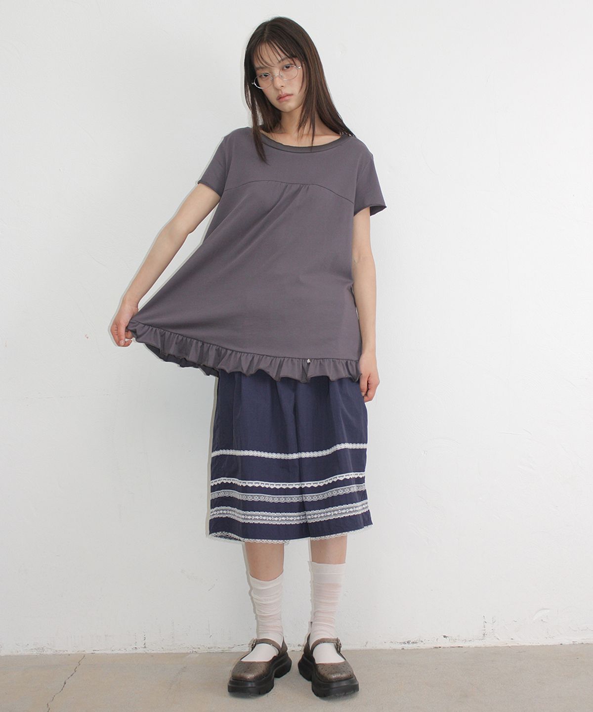 론론(RONRON) STRING SHIRRING RUFFLE T SHIRT CHARCOAL