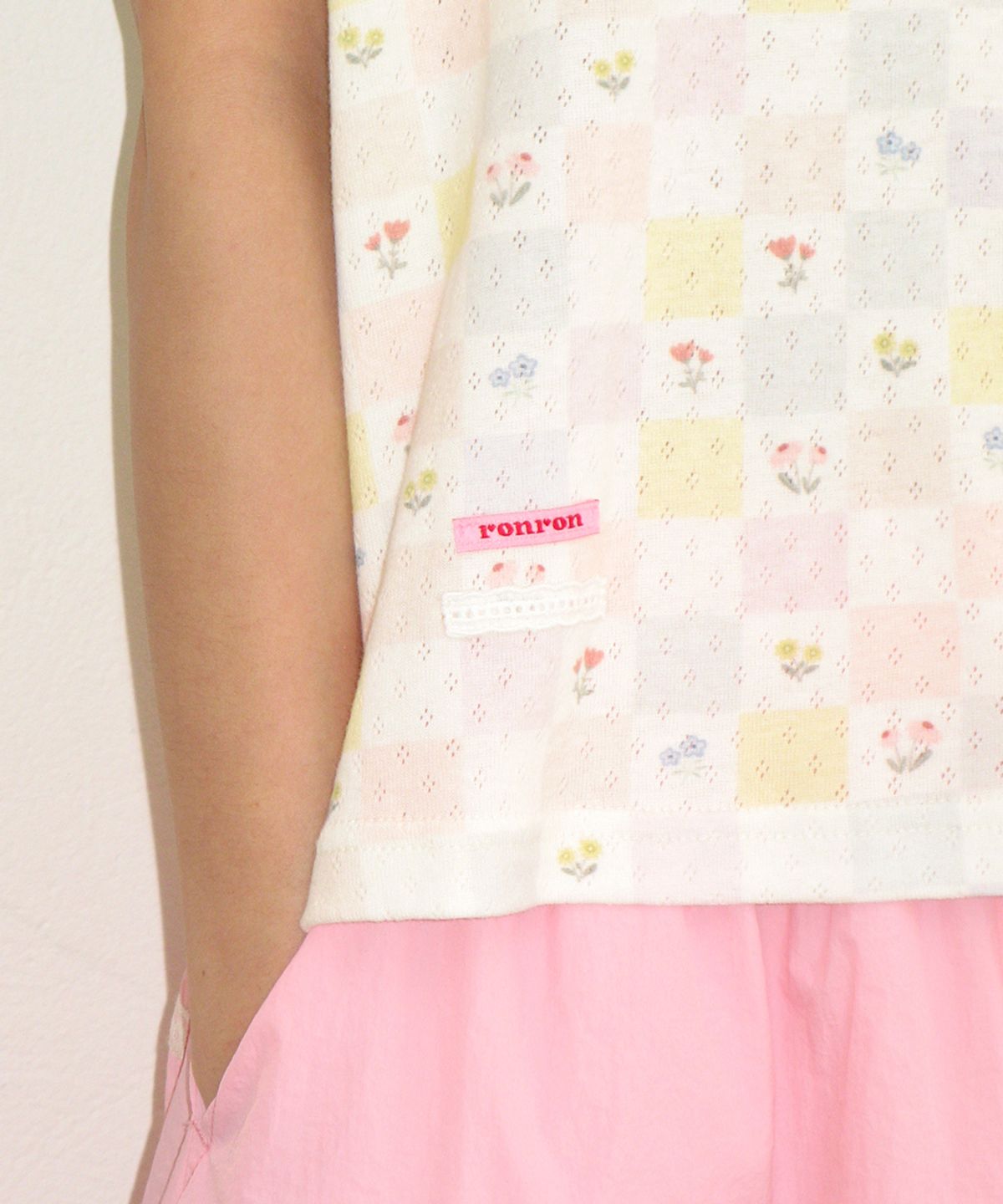 론론(RONRON) CUBE PATTERN EYELET HALF SLEEVE T SHIRT WHITE