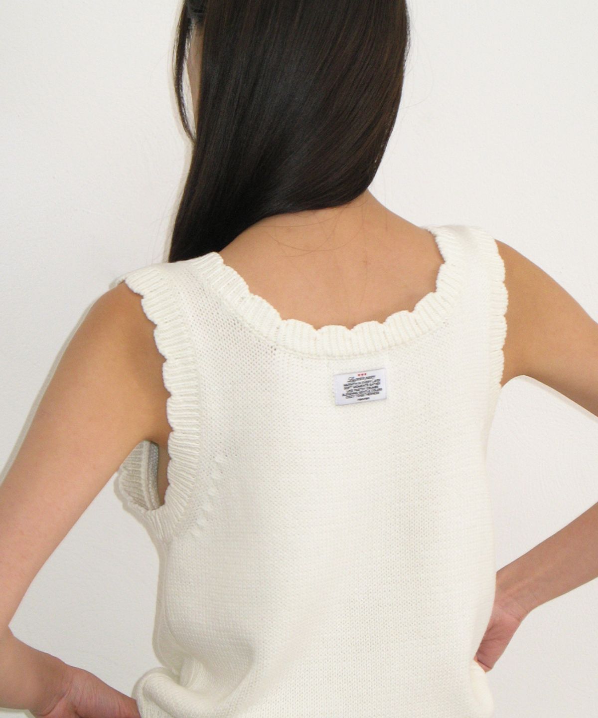 론론(RONRON) SCALLOP TRIM KNIT SLEEVELESS CARDIGAN IVORY