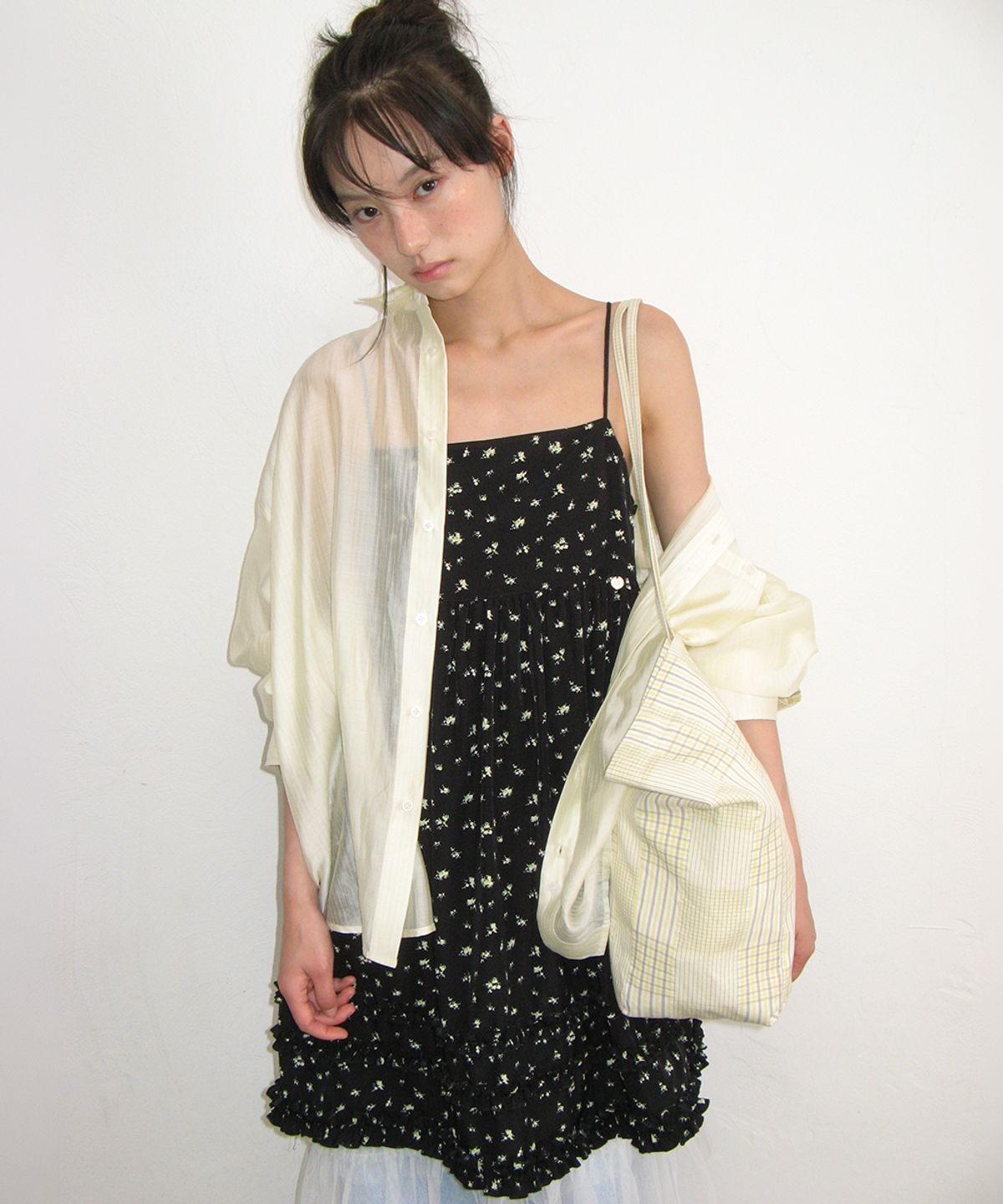 론론(RONRON) SHEER BUTTON POCKET OVERSIZED SHIRT SOFT YELLOW