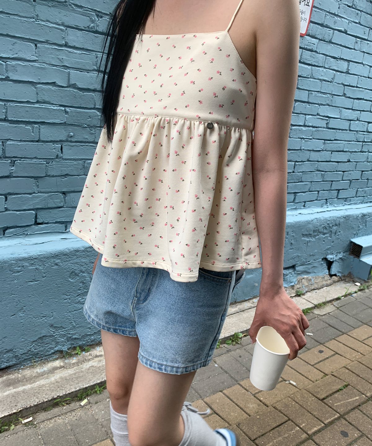 론론(RONRON) FLORAL RIBBON GATHER SLEEVELESS CREAM