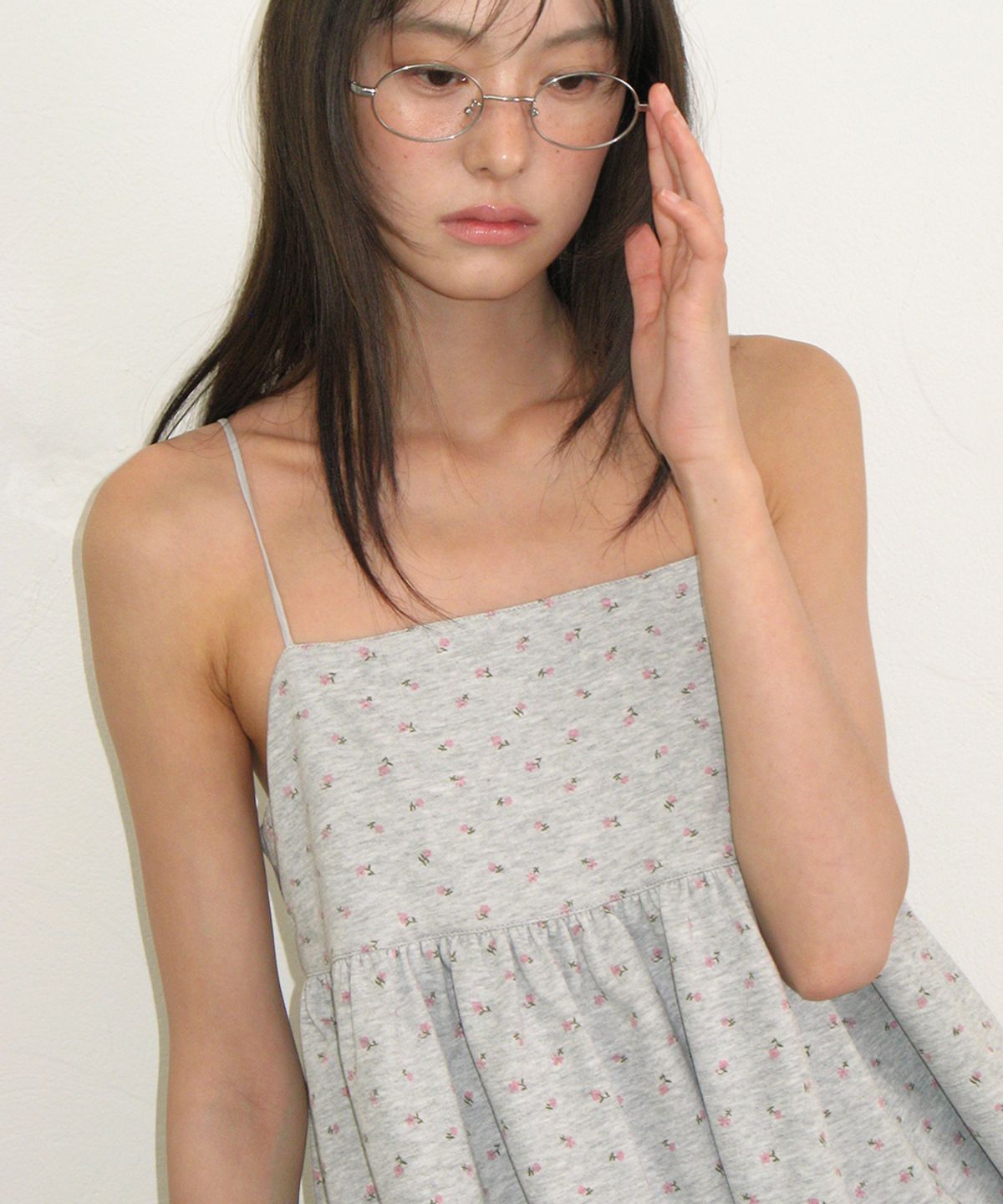 론론(RONRON) FLORAL RIBBON GATHER SLEEVELESS GREY