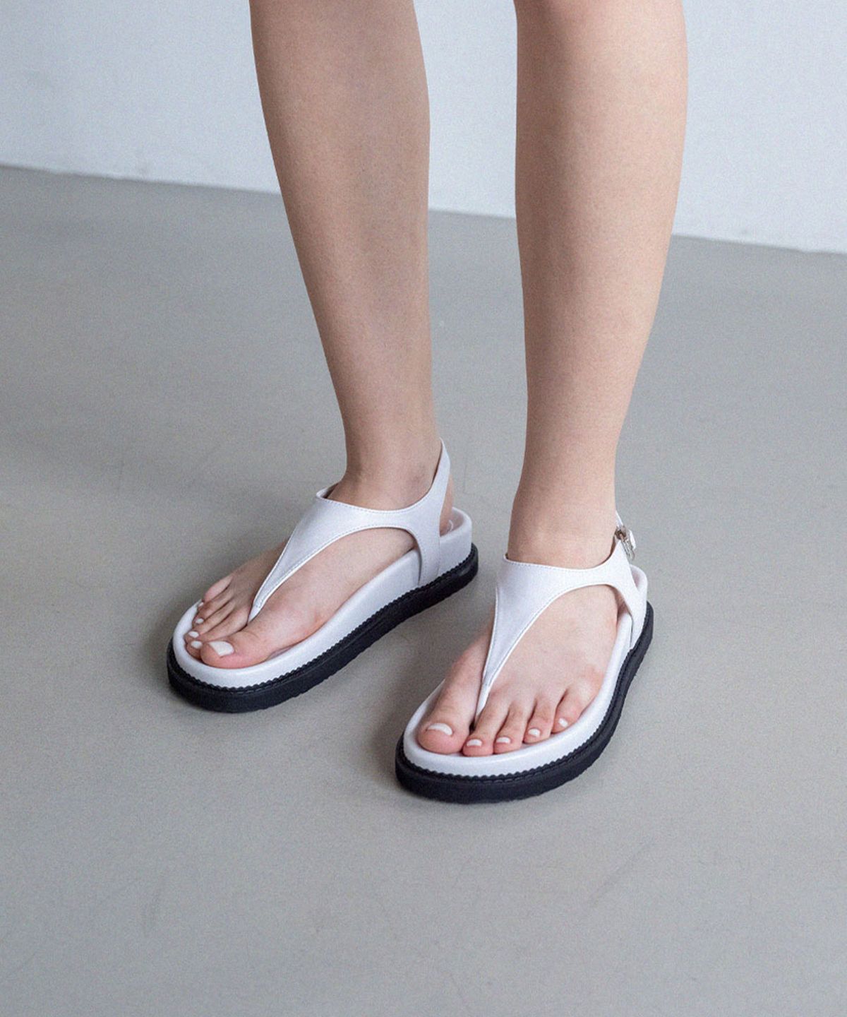 에펠클래식(EIFFELCLASSIC) RAEL Flip-Flop Sandals_ black, white 라엘 플립플랍 샌들 4cm