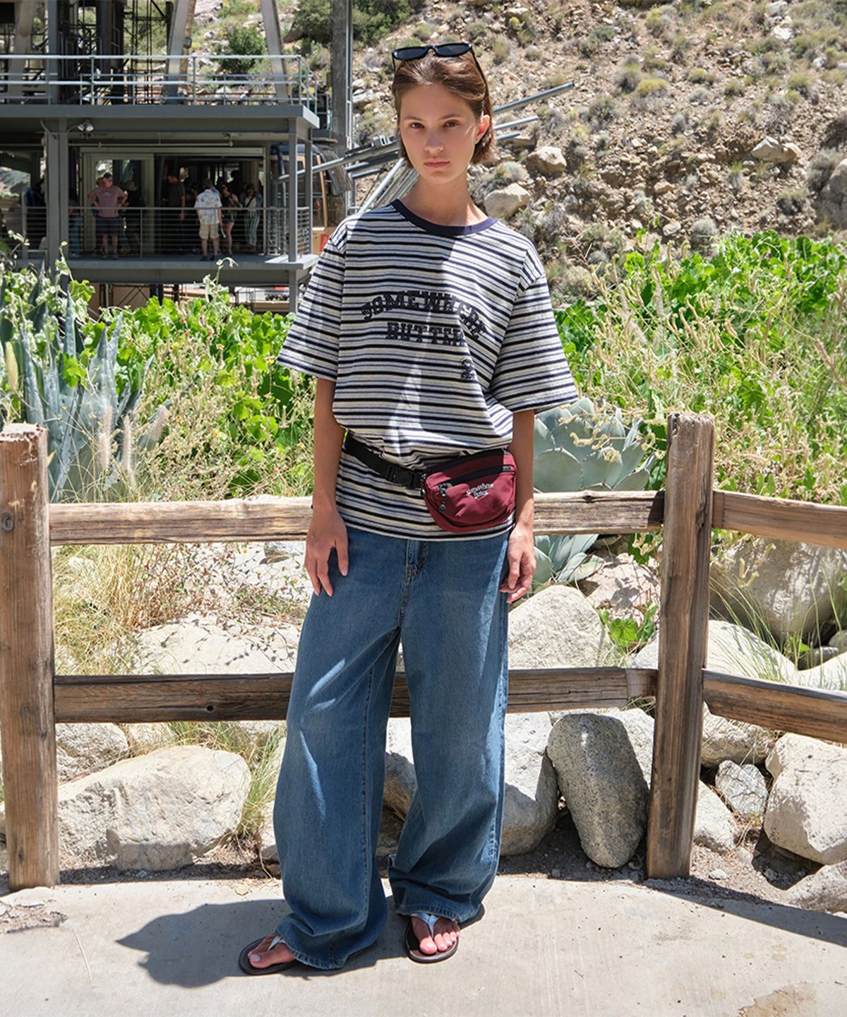 썸웨어버터(SOMEWHEREBUTTER) Stripe 21 Square Logo Over-Fit Top - Grey