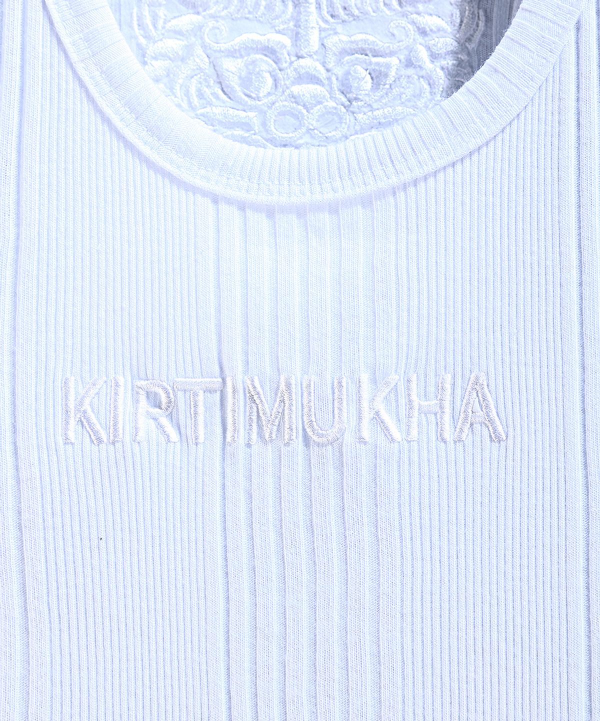 키르티무카(KIRTIMUKHA) 로고 자수 멀티 골지 나시 화이트
