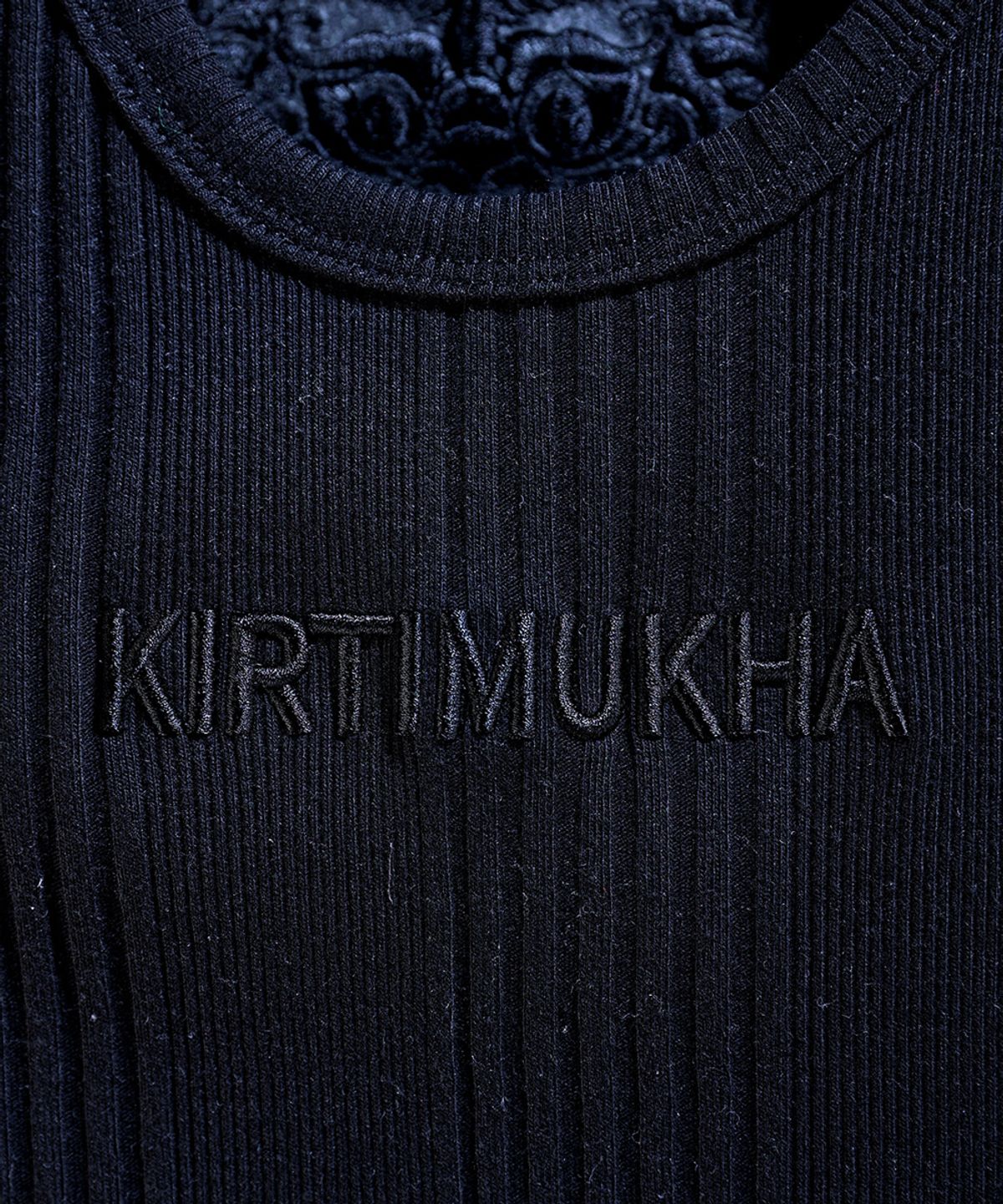 키르티무카(KIRTIMUKHA) 로고 자수 멀티 골지 나시 블랙