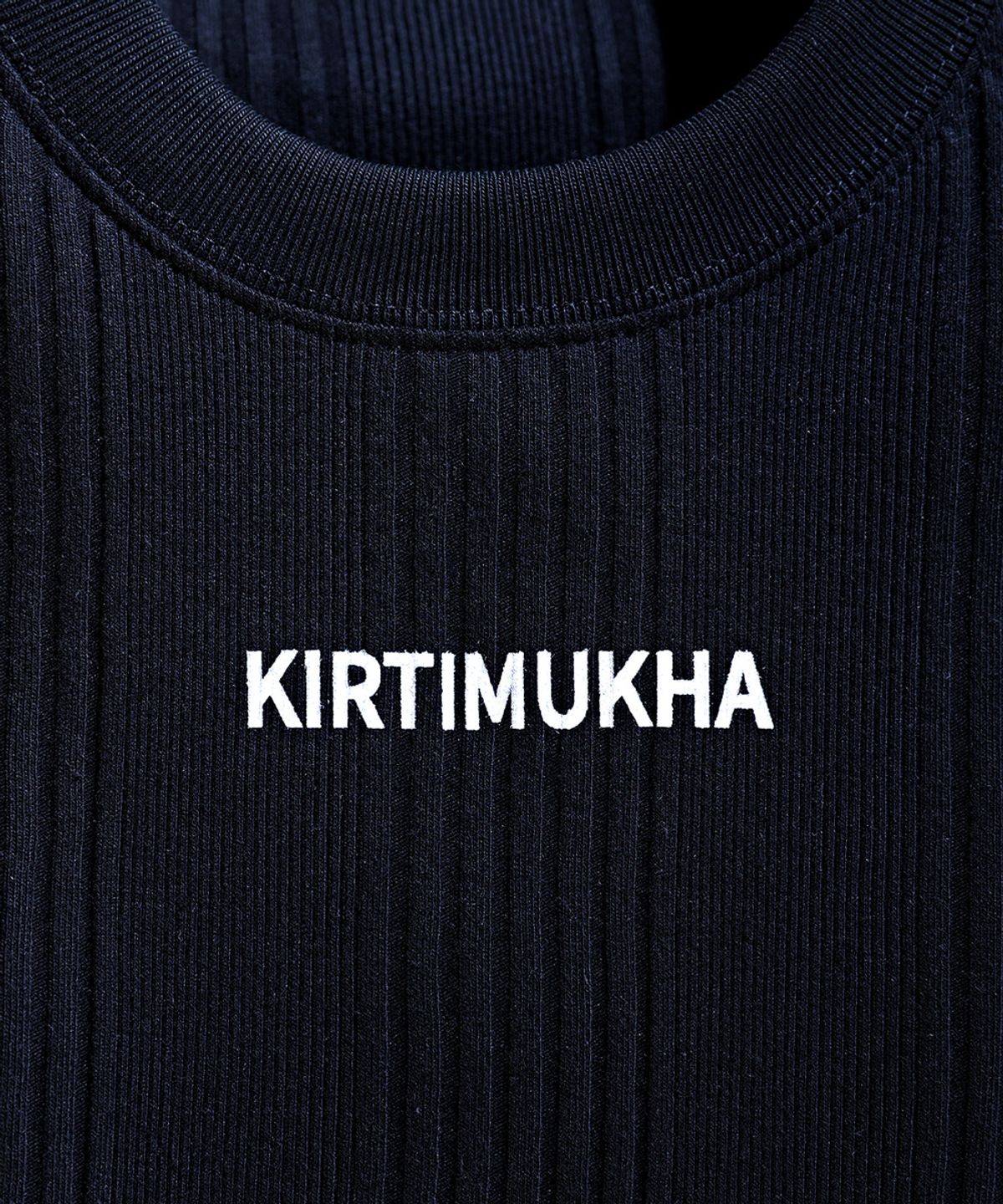 키르티무카(KIRTIMUKHA) 로고 프린팅 멀티 골지 나시 블랙