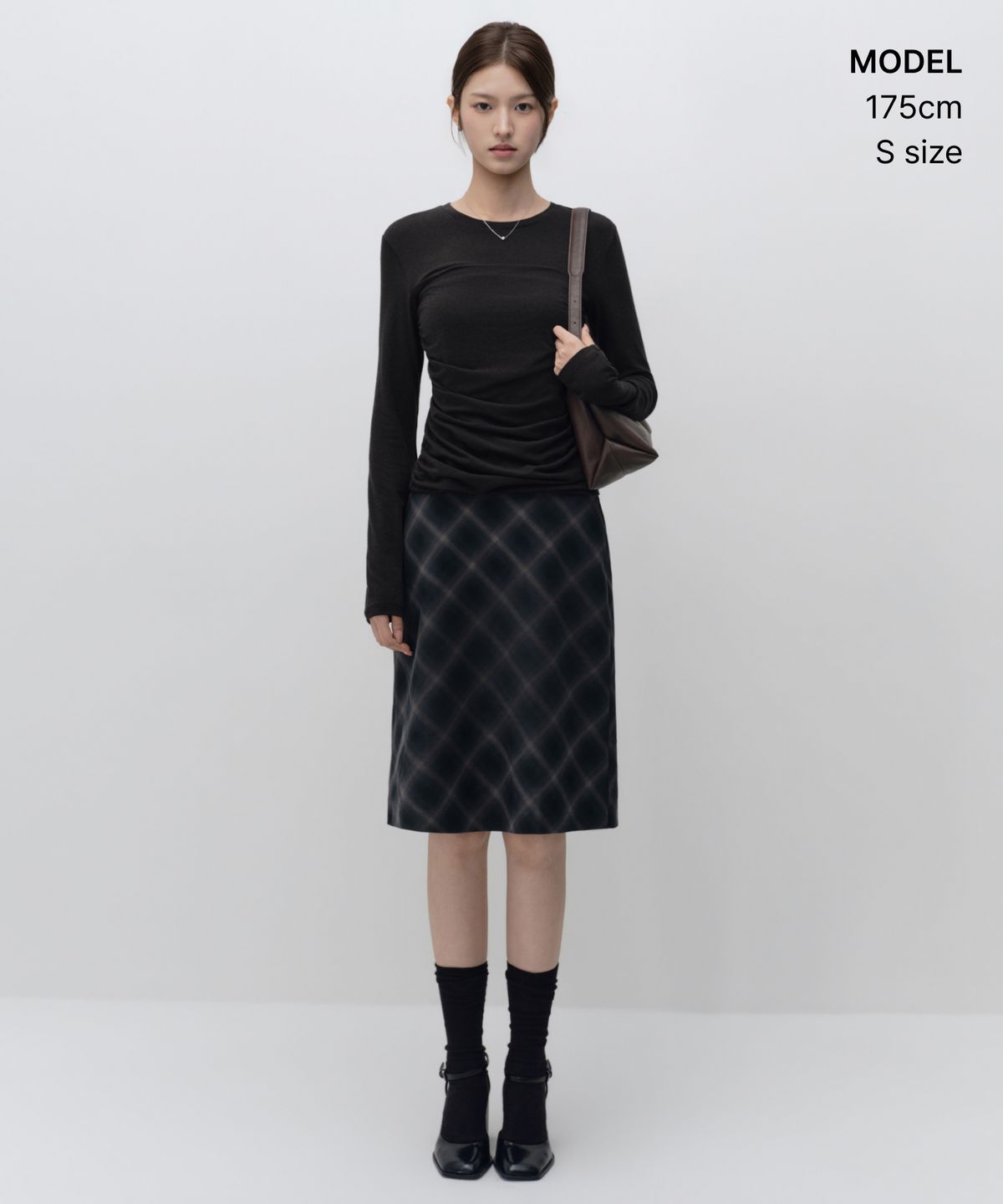 무신사 스탠다드 우먼(MUSINSA STANDARD WOMAN) 우먼즈 프론트 셔링 긴소매 티셔츠 [블랙]