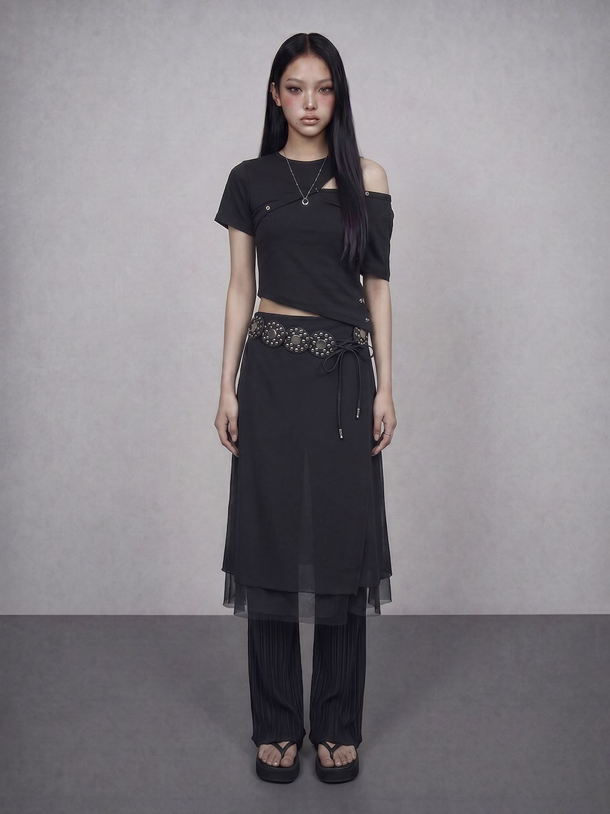 바운더리(BOUNDARY) GLAM SNAP DETAIL ROUND NECK TEE-SHIRTS BK_B261MSM104