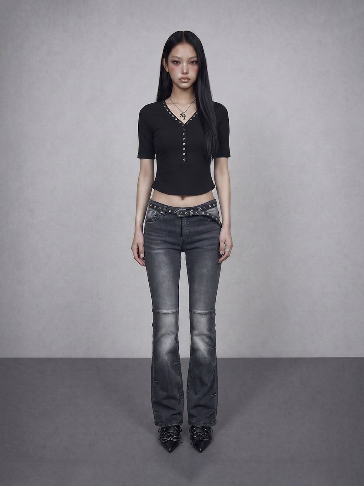 바운더리(BOUNDARY) GLAM SNAP DETAIL V-NECK TEE-SHIRTS BK_B261MSM110