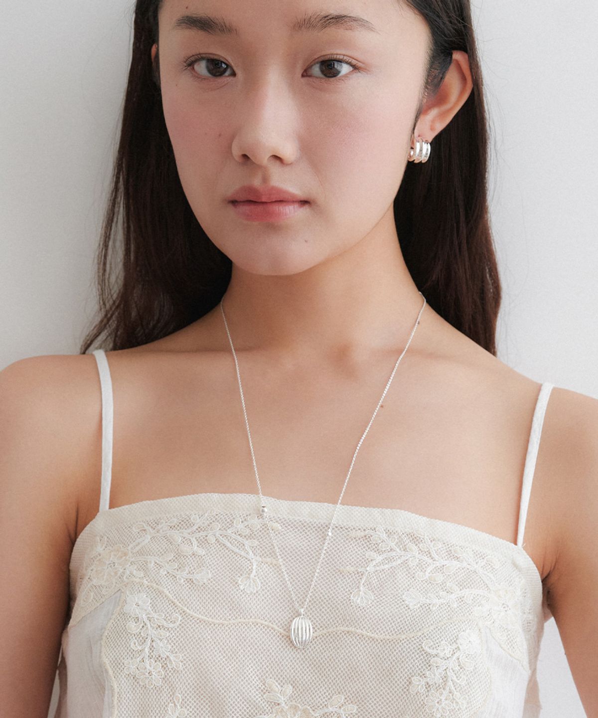 오블라(OVLA) OVAL SHELL NECKLACE 2COLOR JN056
