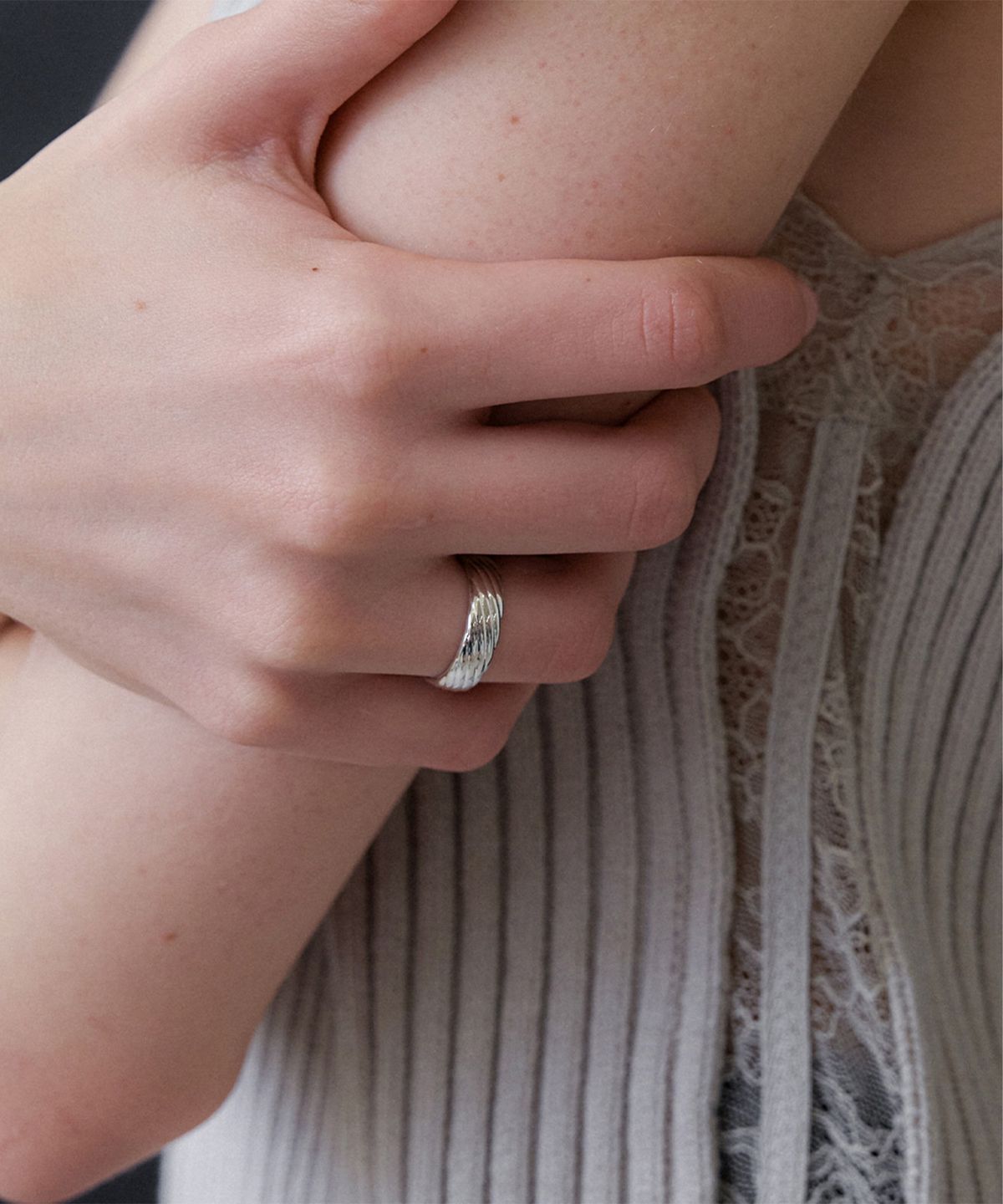 오블라(OVLA) soft oblique line ring JR010