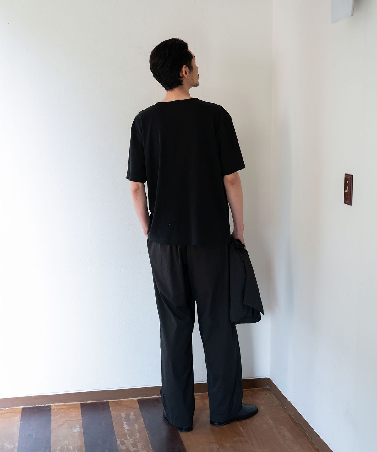 블랭크룸(BLANKROOM) 노블 헨리 넥 하프 티_BLACK