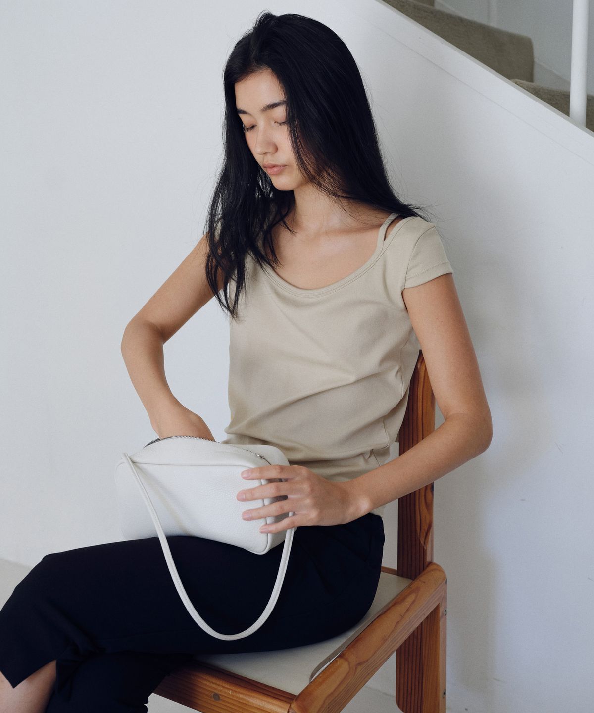 유라고(URAGO) Scoop neck strap t-shirt