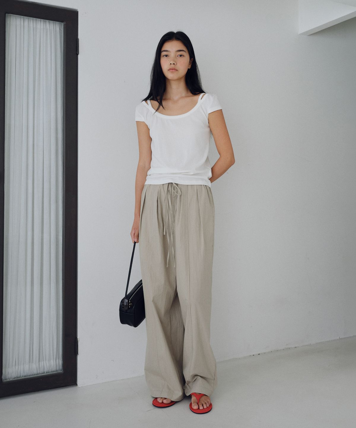 유라고(URAGO) Scoop neck strap t-shirt