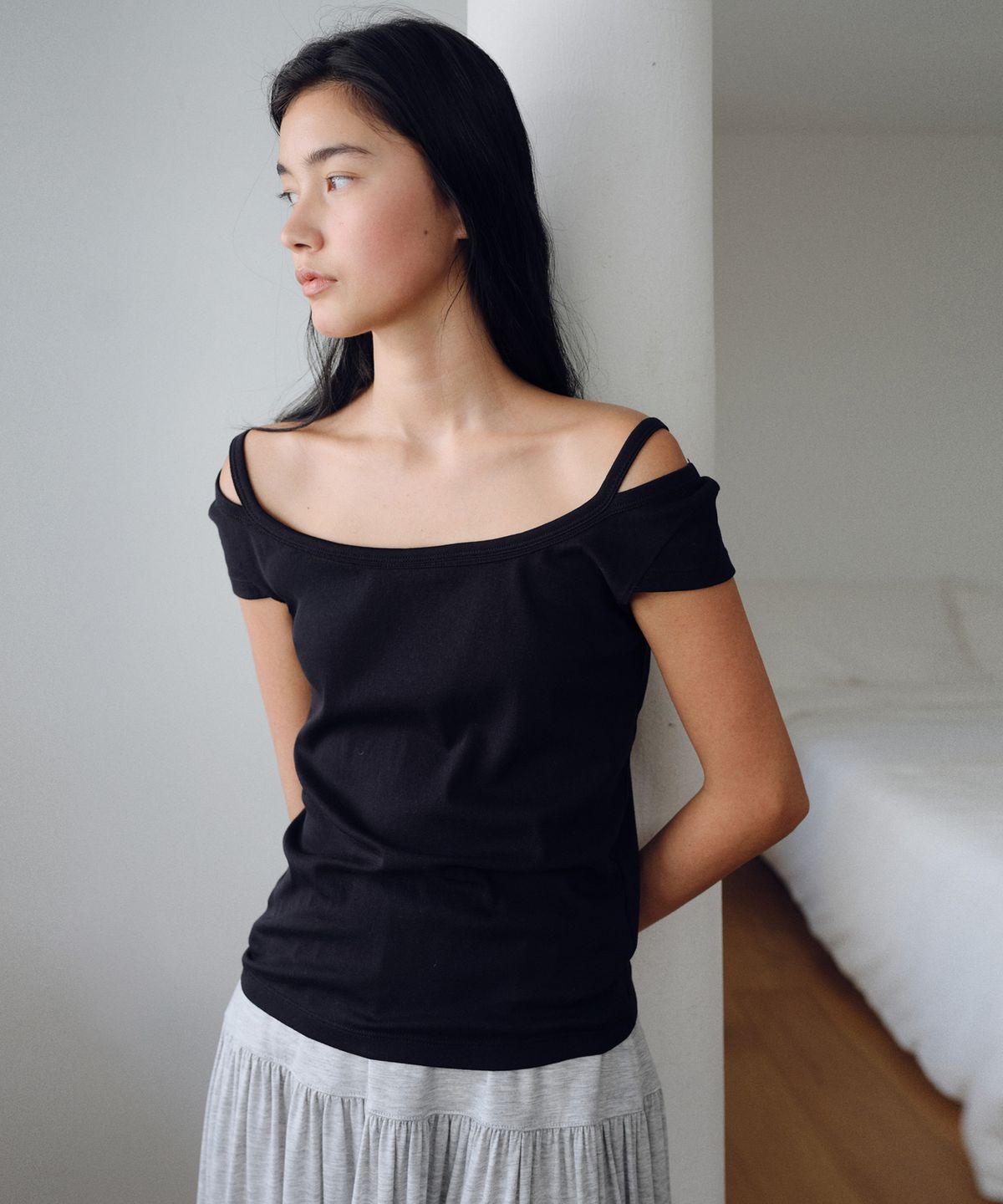 유라고(URAGO) Scoop neck strap t-shirt