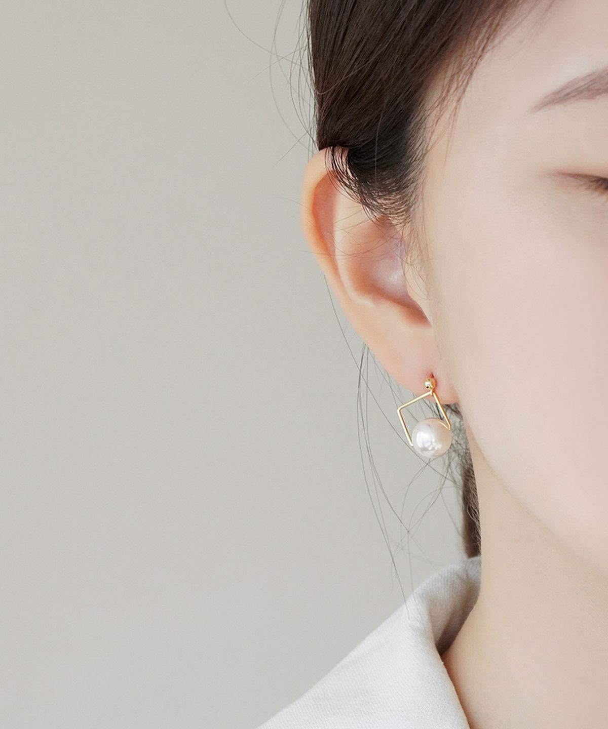 올은(ALLEUN) 실버925 스와로브스키 진주 오닉스 스퀘어 볼 침 귀걸이