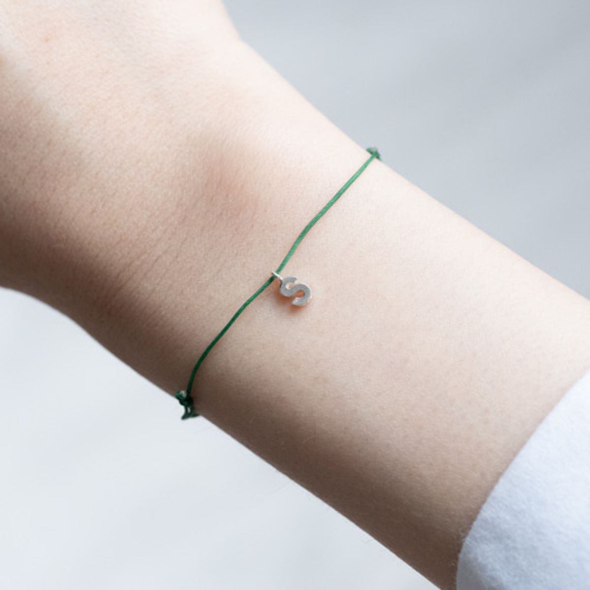 올은(ALLEUN) 실버925 커플 이니셜 매듭 얇은 은 팔찌