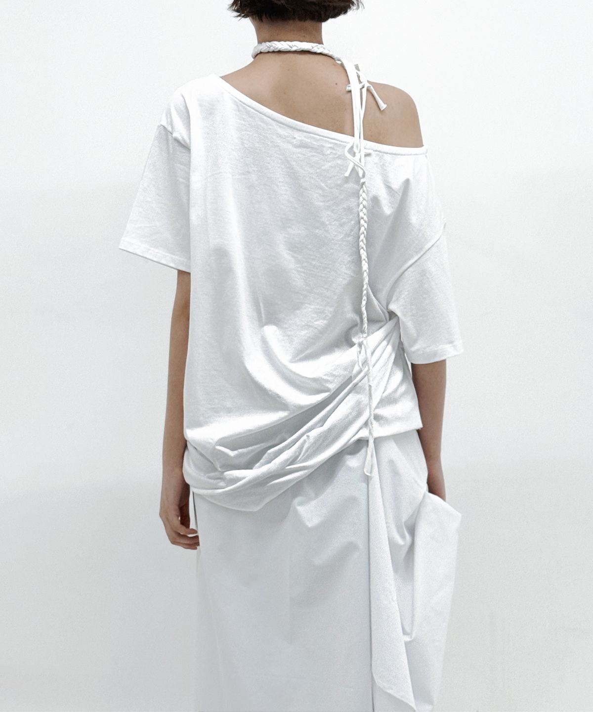 정도(JUNGDO) TILT OFF-SHOULDER TOP . WHITE