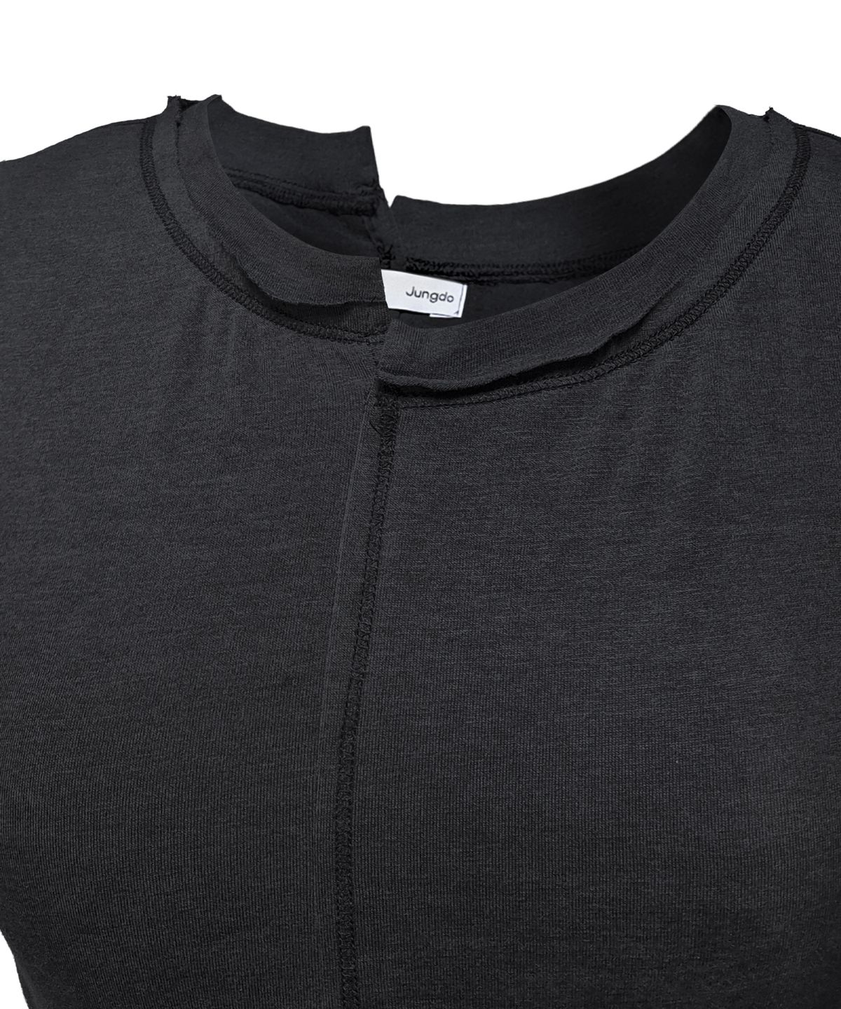 정도(JUNGDO) OFFSET HALF RAW TEE . BLACK