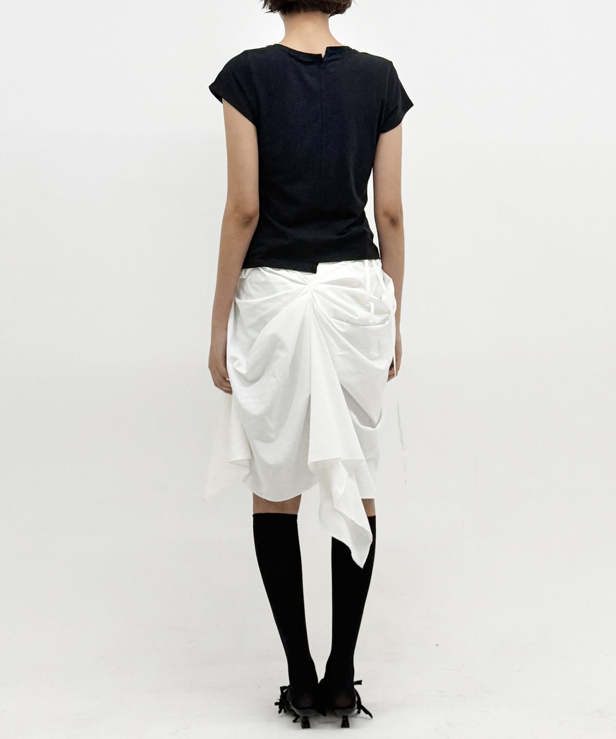 정도(JUNGDO) OFFSET HALF RAW TEE . BLACK