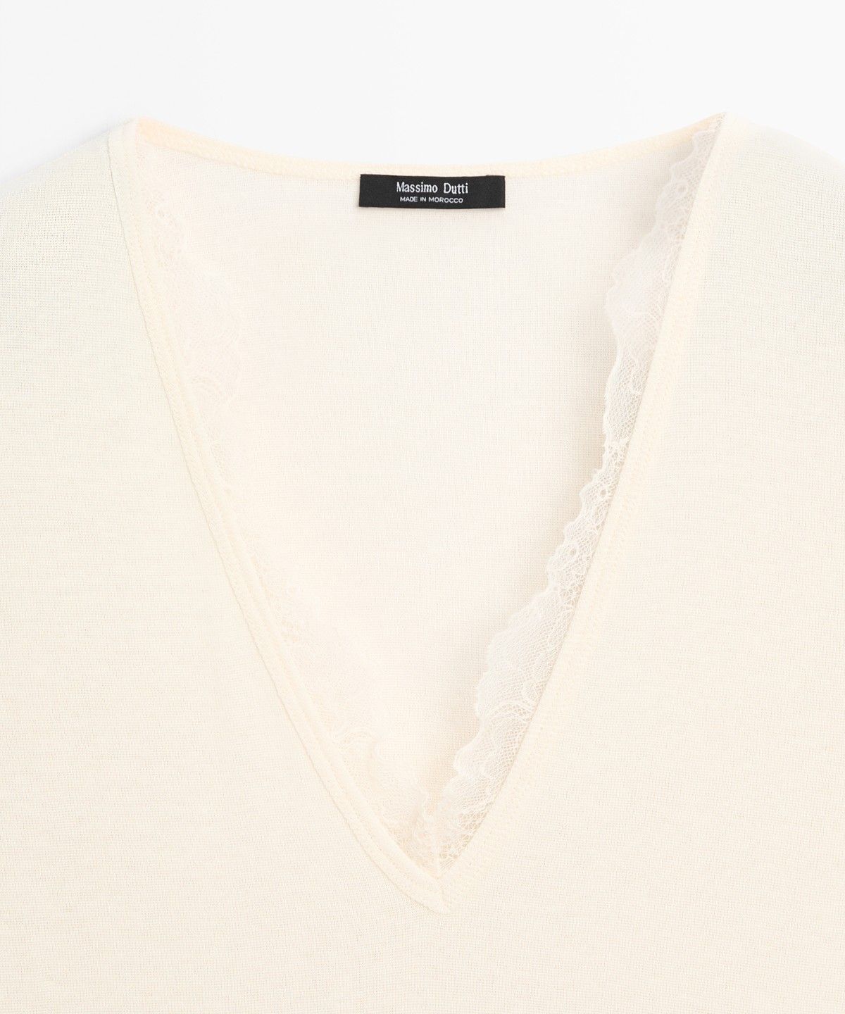 마시모두띠(MASSIMO DUTTI) 레이스 디테일 V넥 티셔츠