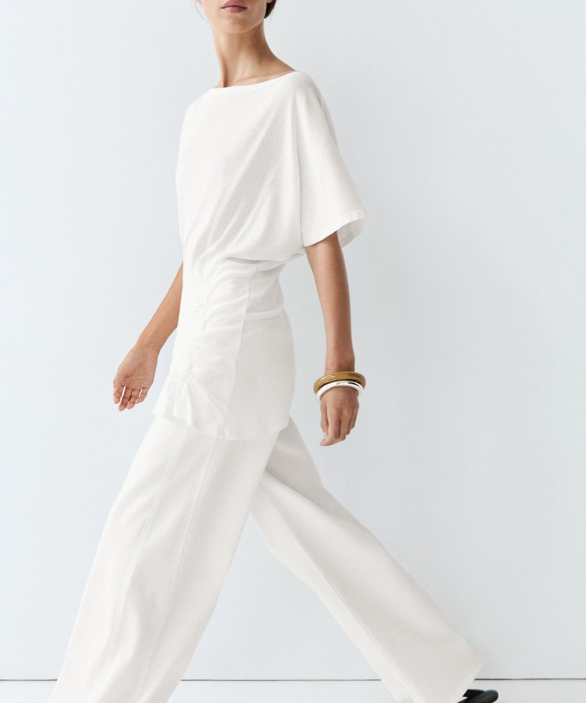 마시모두띠(MASSIMO DUTTI) 자수 디테일 비대칭 탑