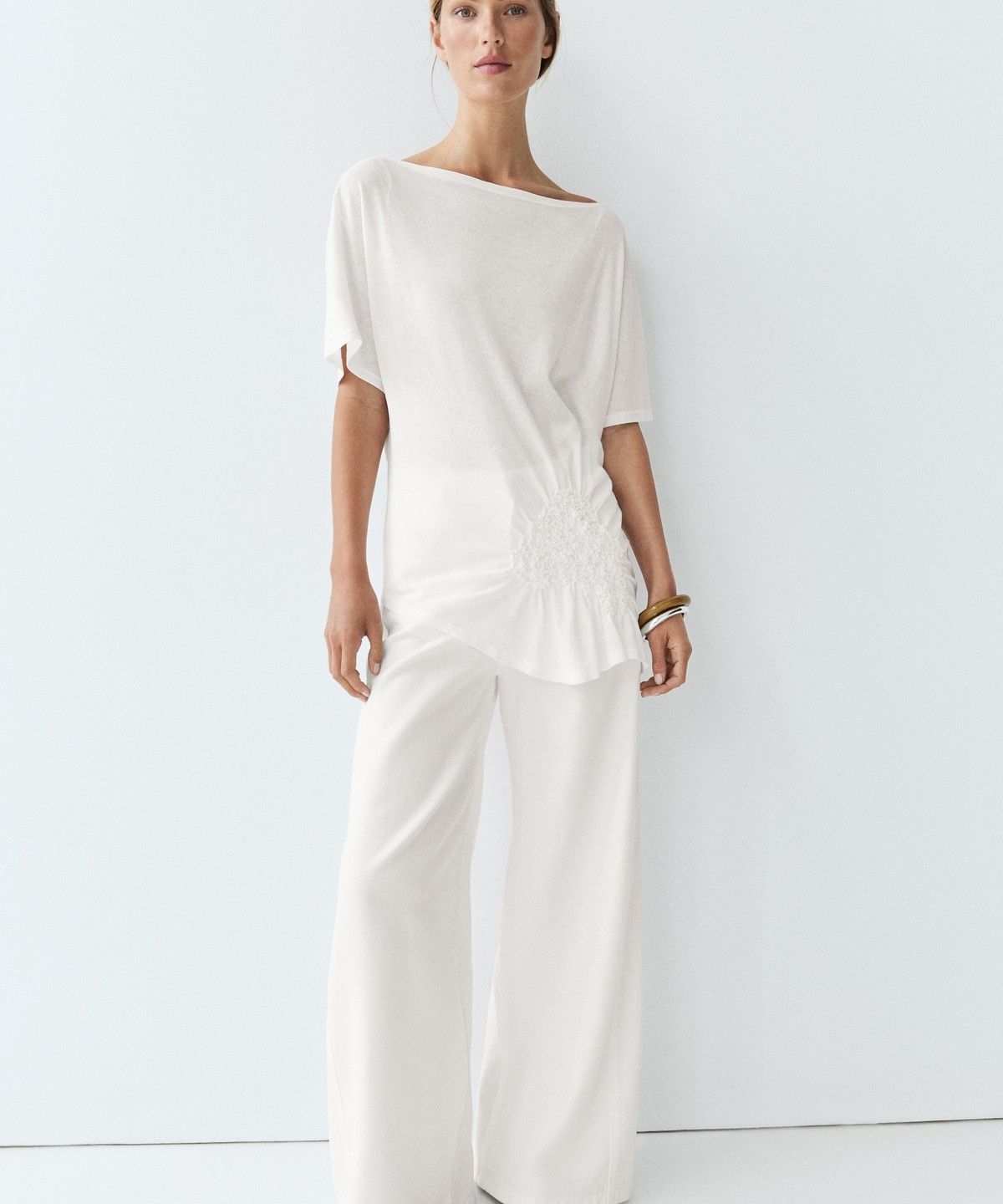 마시모두띠(MASSIMO DUTTI) 자수 디테일 비대칭 탑