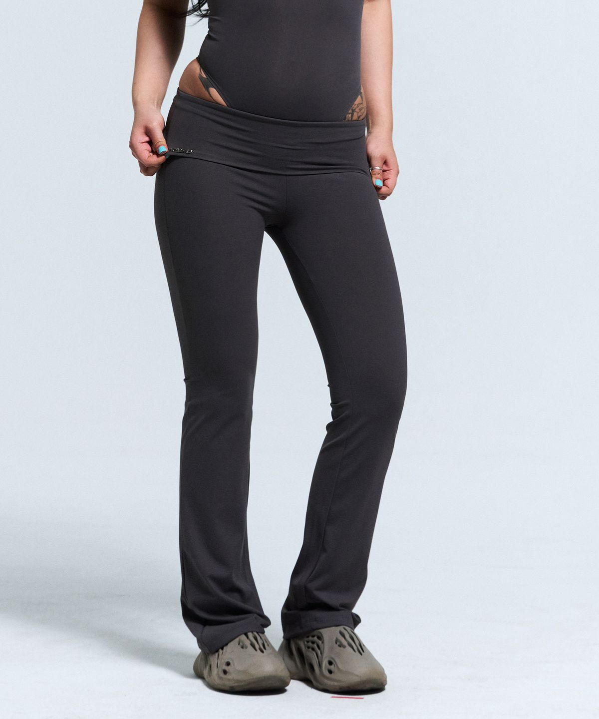 베이크먼데이(BAKEDMONDAY) [CHARCOAL] SKINA BODY PANTS
