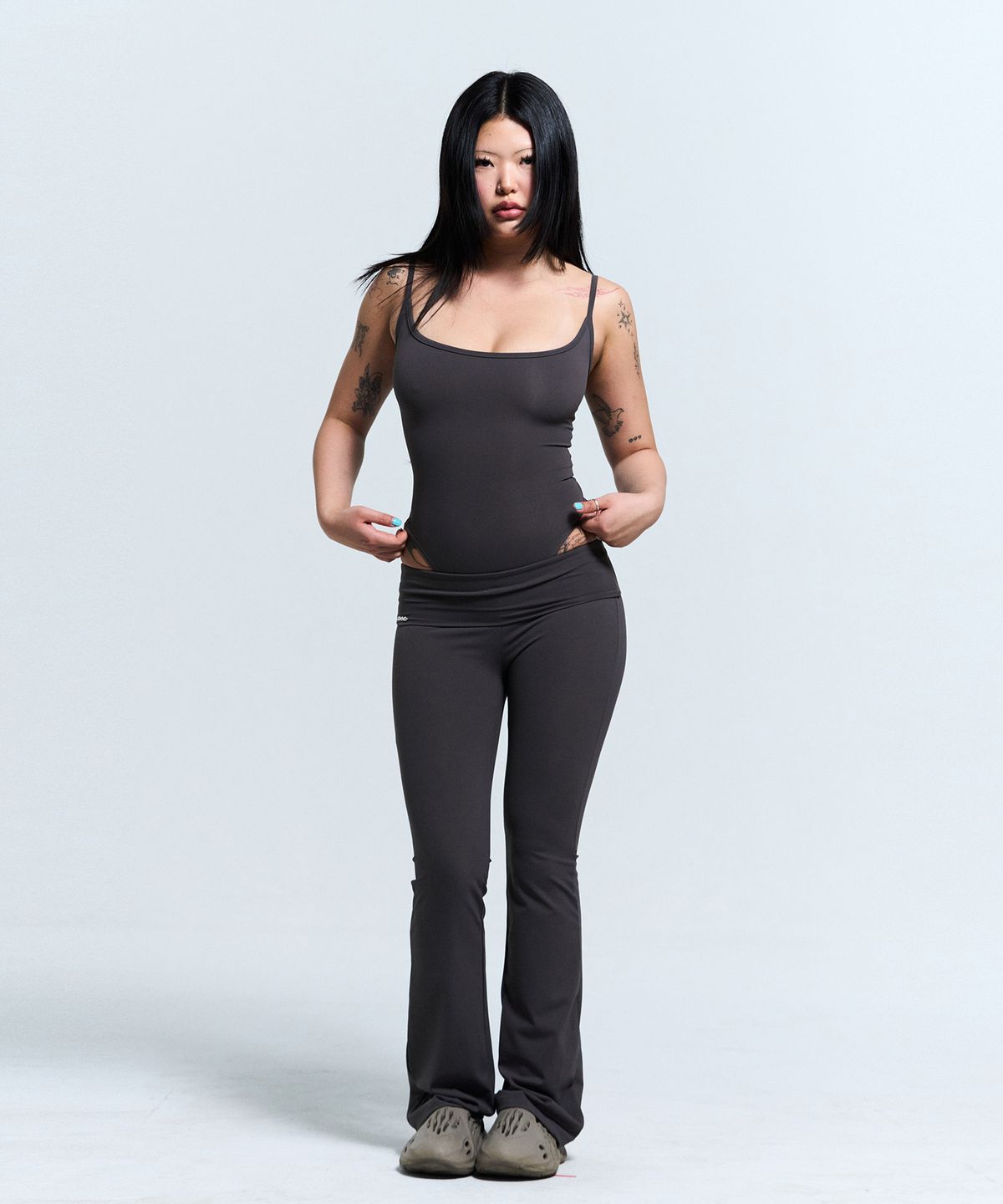 베이크먼데이(BAKEDMONDAY) [CHARCOAL] SKINA BODY PANTS