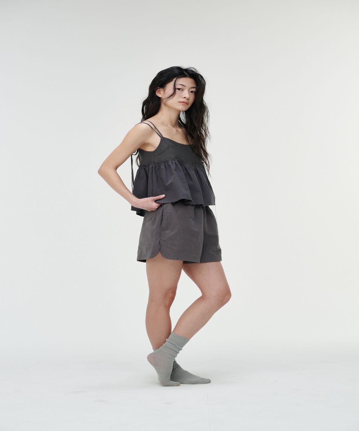 까롯(CARROTTE) Apel Frill Tencel Blouse, Charcoal