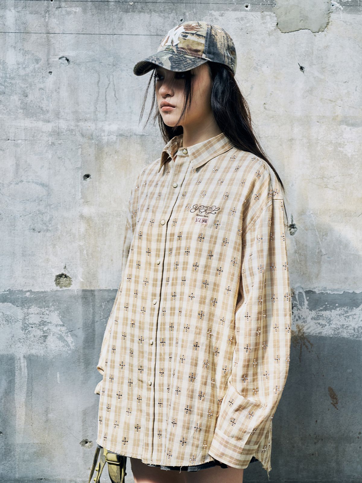와이이이엘(YEEL) RHINESTONE PLAID OVERSHIRT BEIGE