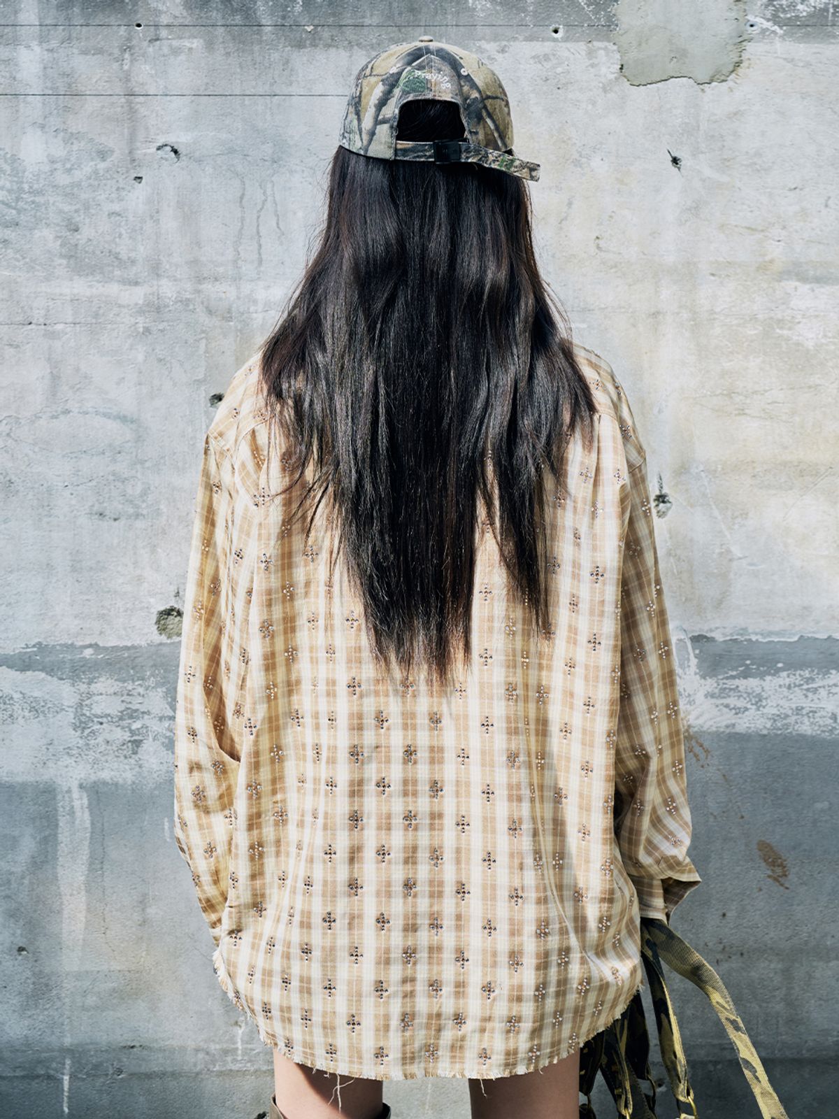 와이이이엘(YEEL) RHINESTONE PLAID OVERSHIRT BEIGE