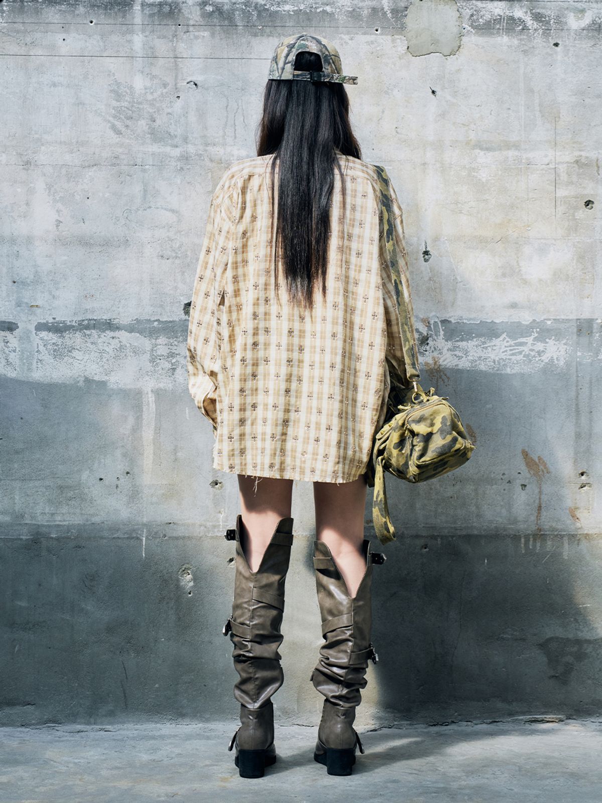 와이이이엘(YEEL) RHINESTONE PLAID OVERSHIRT BEIGE